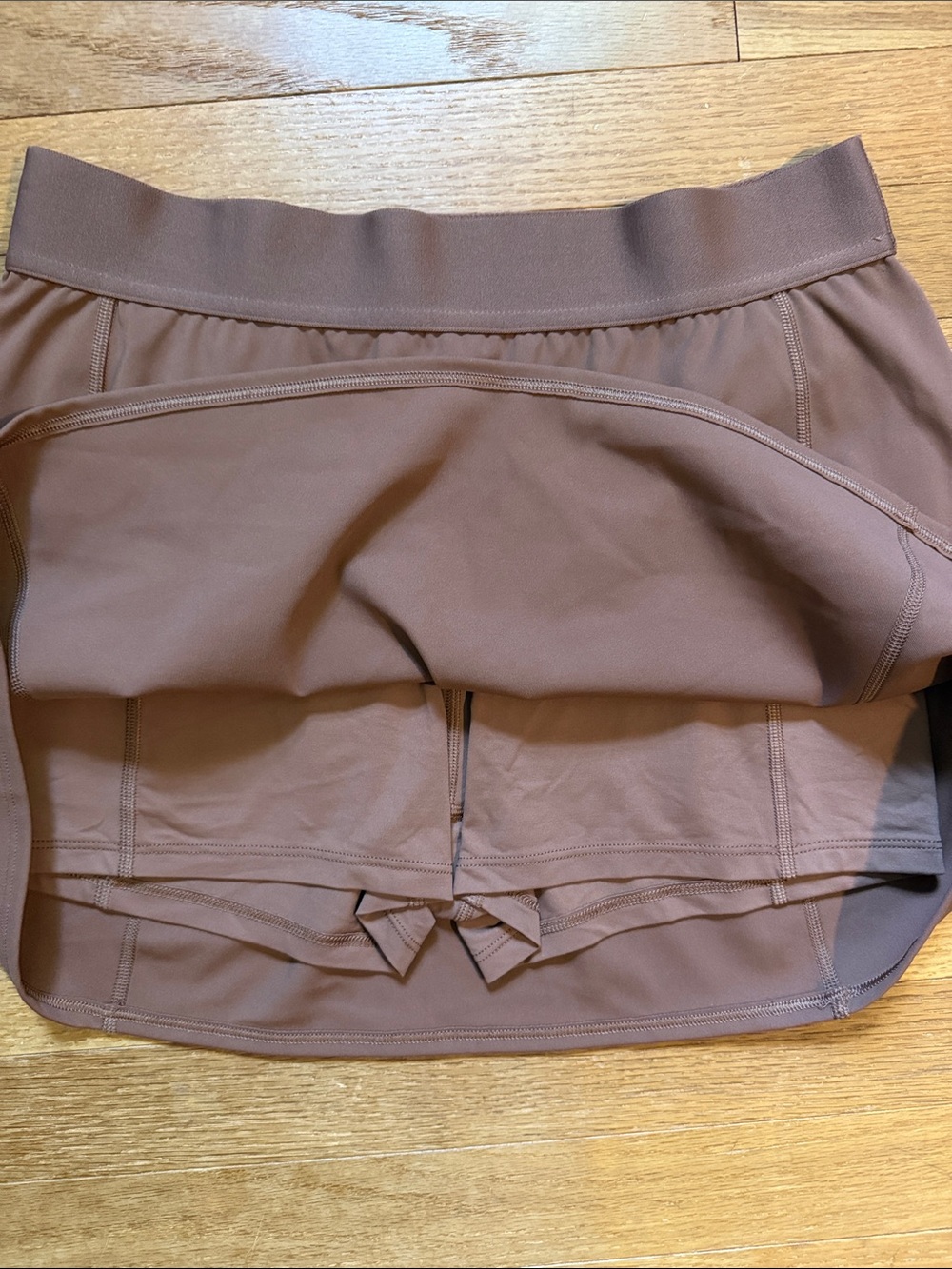Aritzia TnAction skirt - Picture 2 of 5